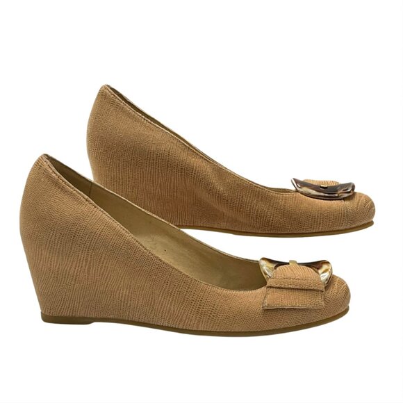 Stuart Weitzman Sz 6.5 Tan Leather Bucalina Tortoiseshell Buckle Round Toe Wedge - Picture 2 of 7